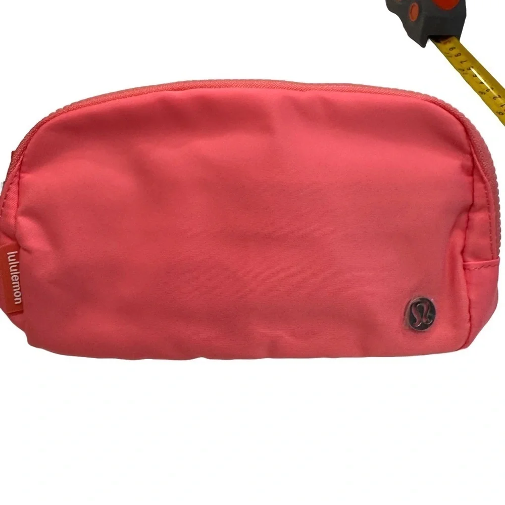 Lululemon Everywhere Belt Bag pink NWT Adjustable Strap